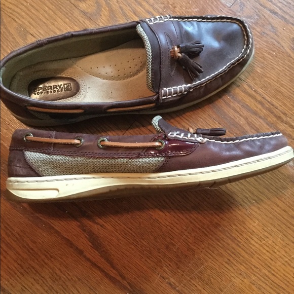 Sperry leather boat shoes with tassel. Size 9 1/2. - Picture 4 of 6